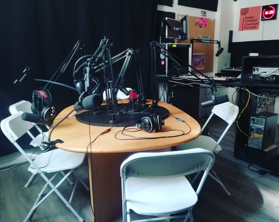 table de studio radio campus clermont ferrand